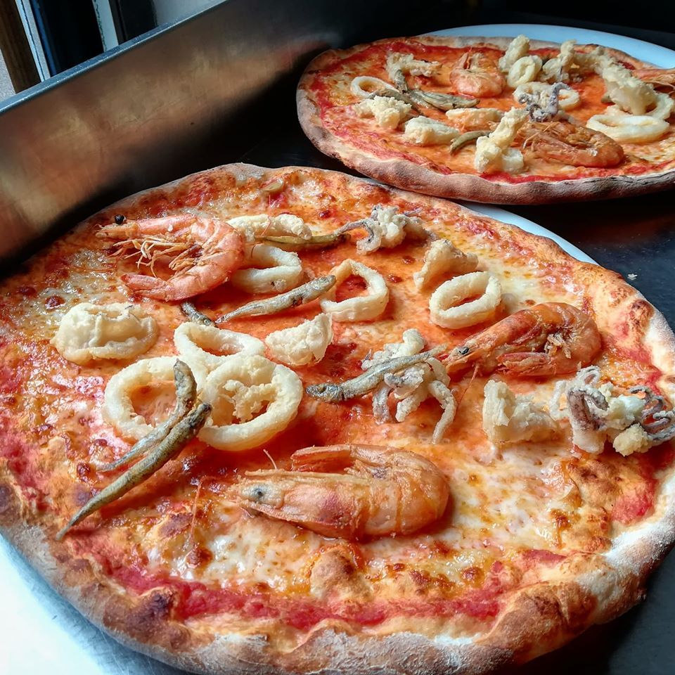 pizza con calamari