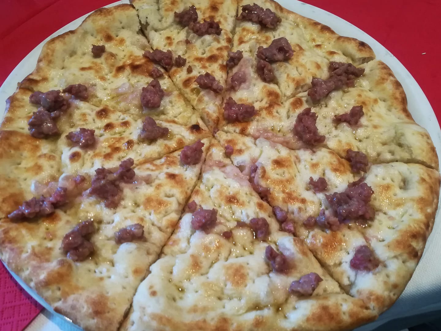 pizza con salsiccia