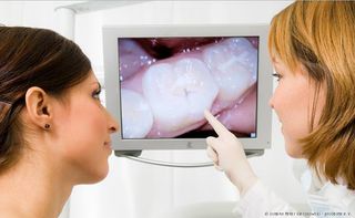 Intraoral-Kamera: Blick in den Mund Intraoral-Kamera: Blick in den Mund