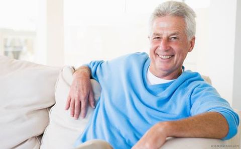 Feste Zähne mit Implantaten statt Totalprothese Feste Zähne mit Implantaten statt Totalprothese