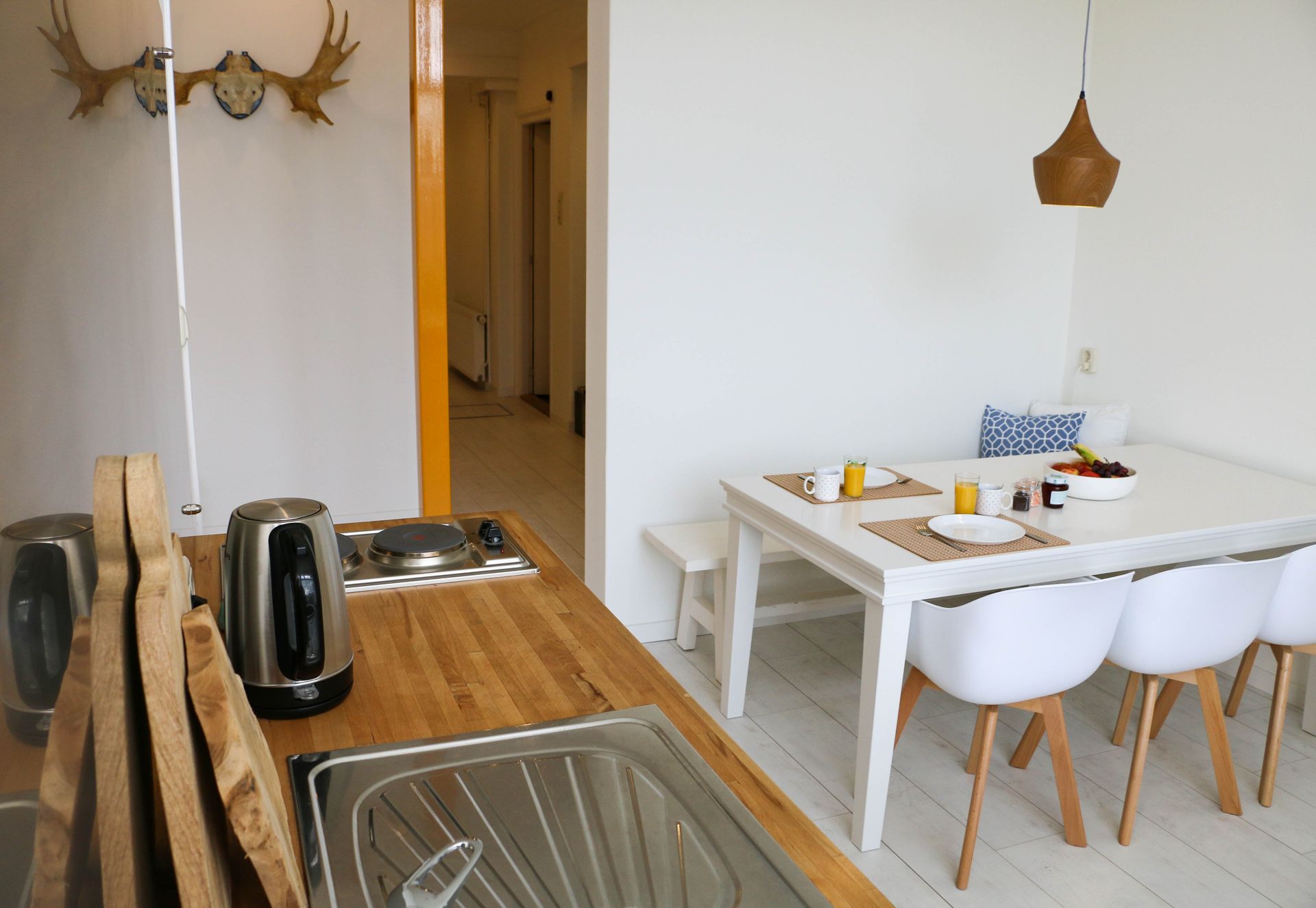 Gemeenschappelijke keuken van Nij Bonga in Holwert met comfortabele voorzieningen voor gasten