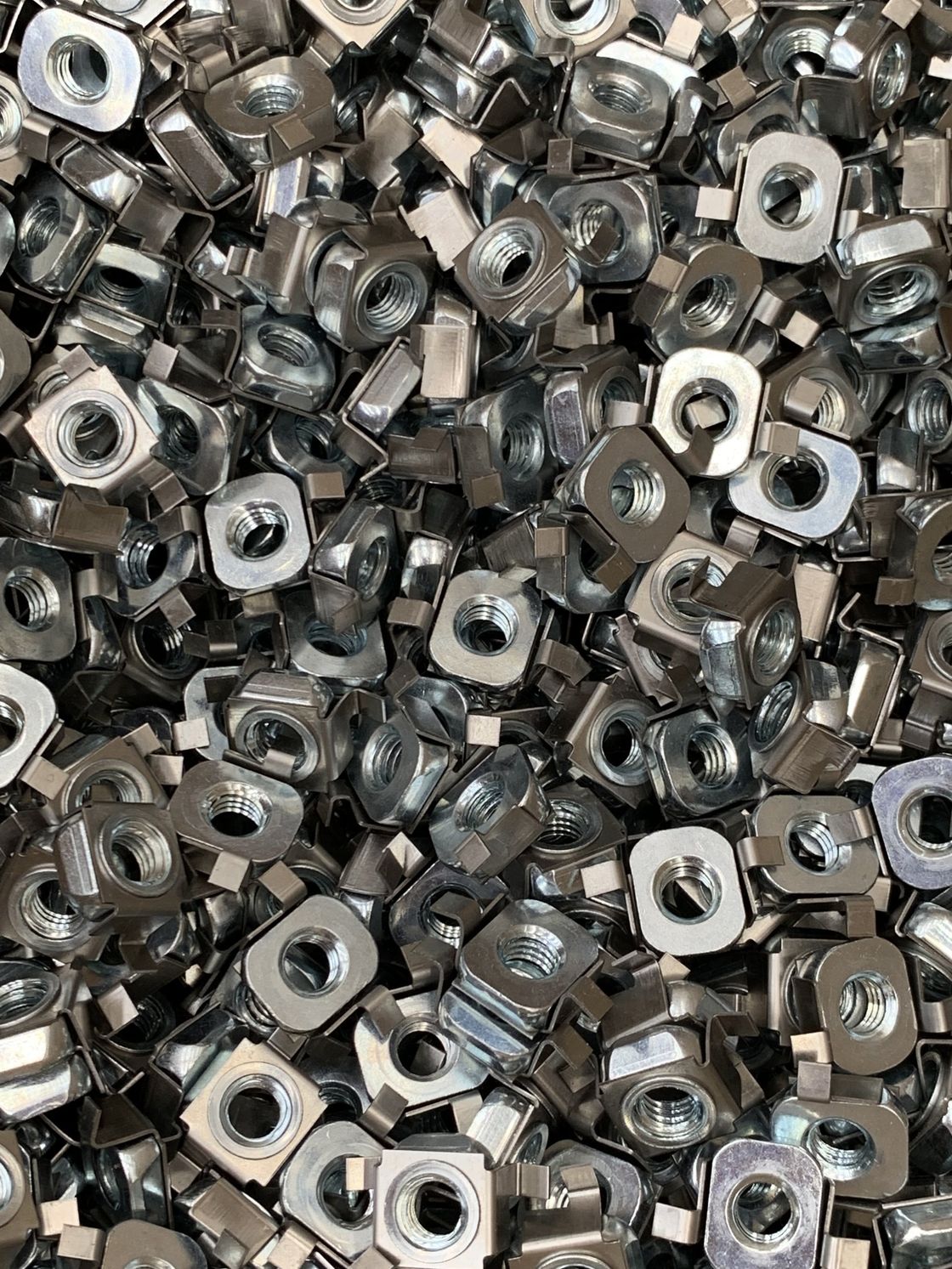 assortimento di bulloni in acciaio inox
