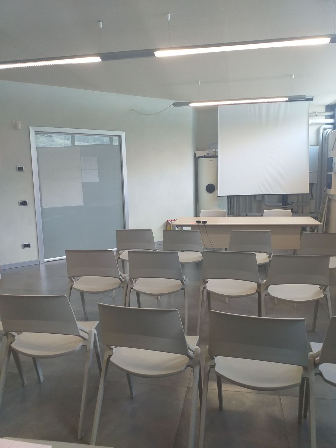 aula istituto con impianto di riscaldamento