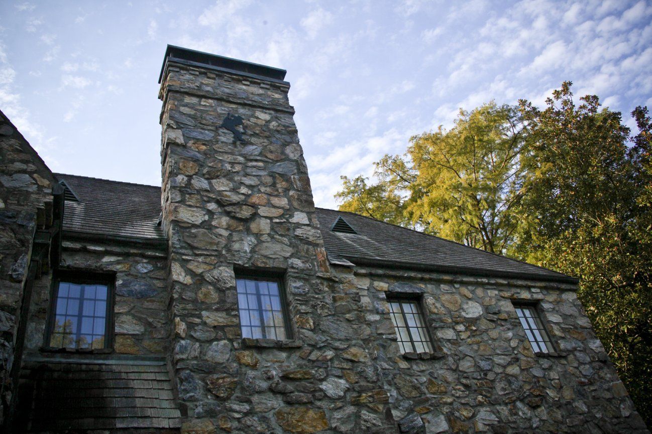 outdoor castle wedding in arkansas