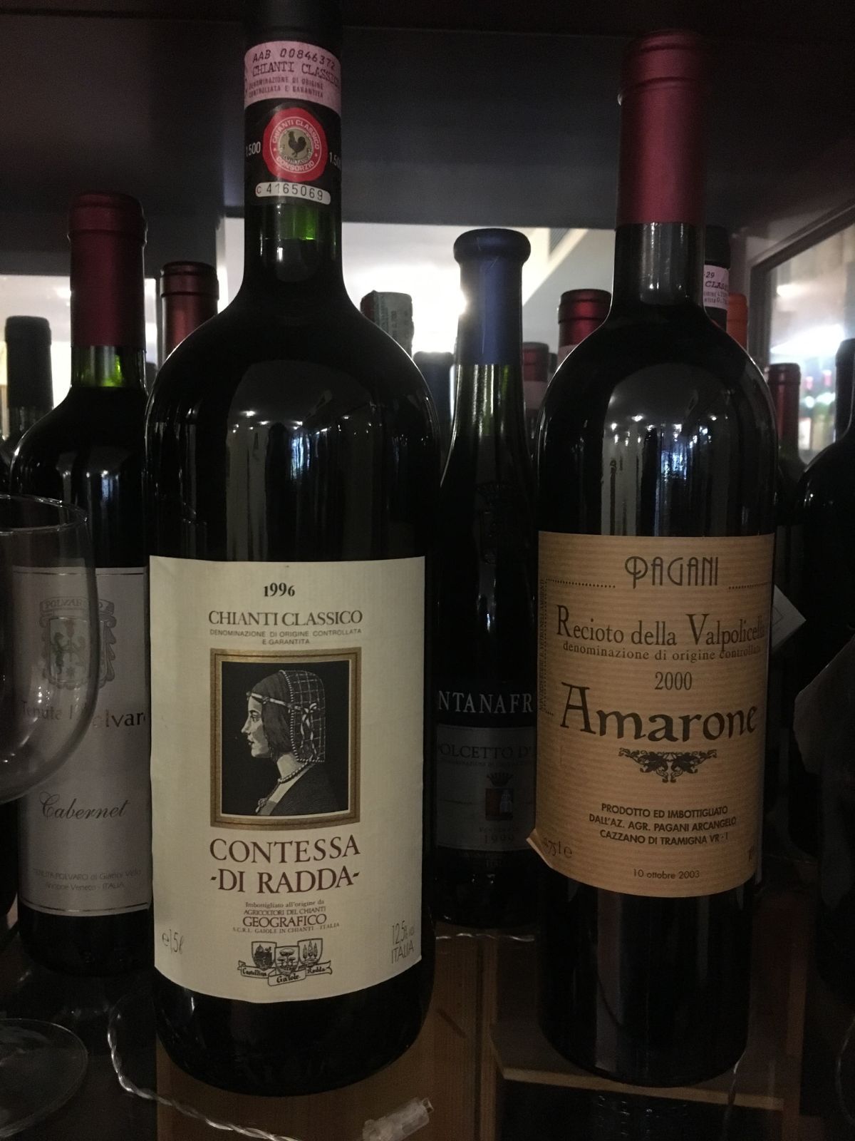 Bottiglie di vini e amari