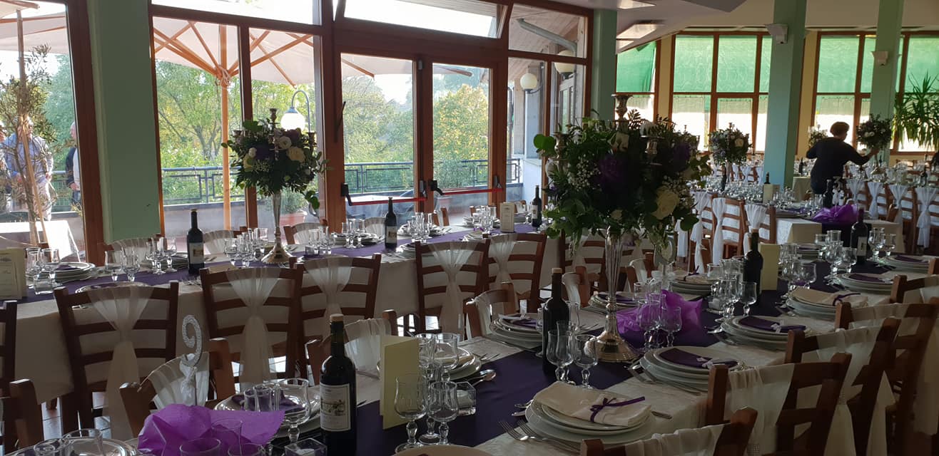 sala del ristorante allestita per banchetto