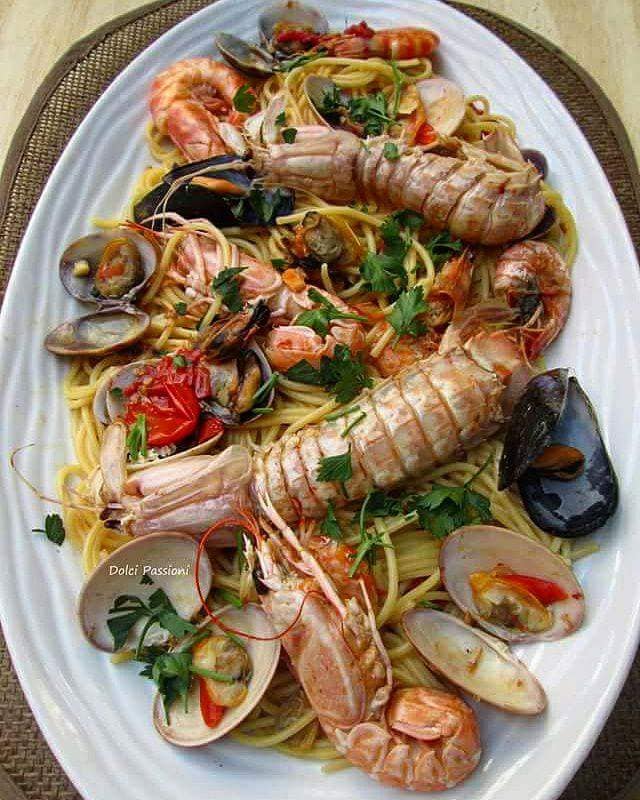 spaghetti ai frutti di mare e gamberi