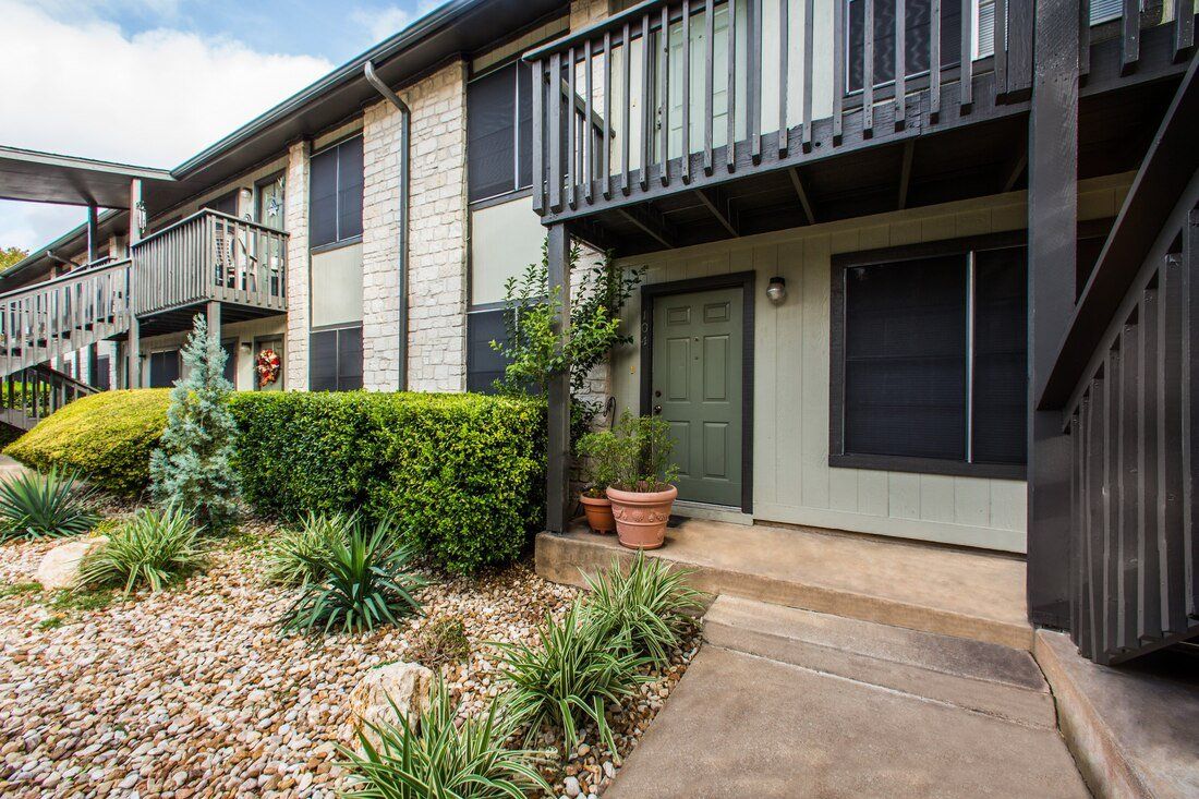 VALLEY  VIEW and link to property website