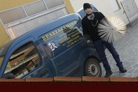 Spazzacamino con spazzola