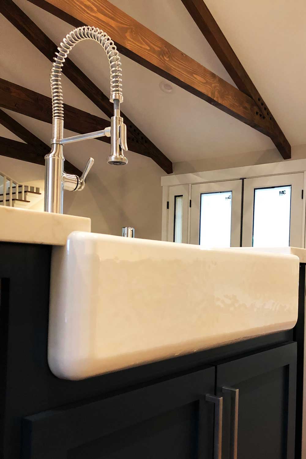 Farmhouse style quartz kitchen sink