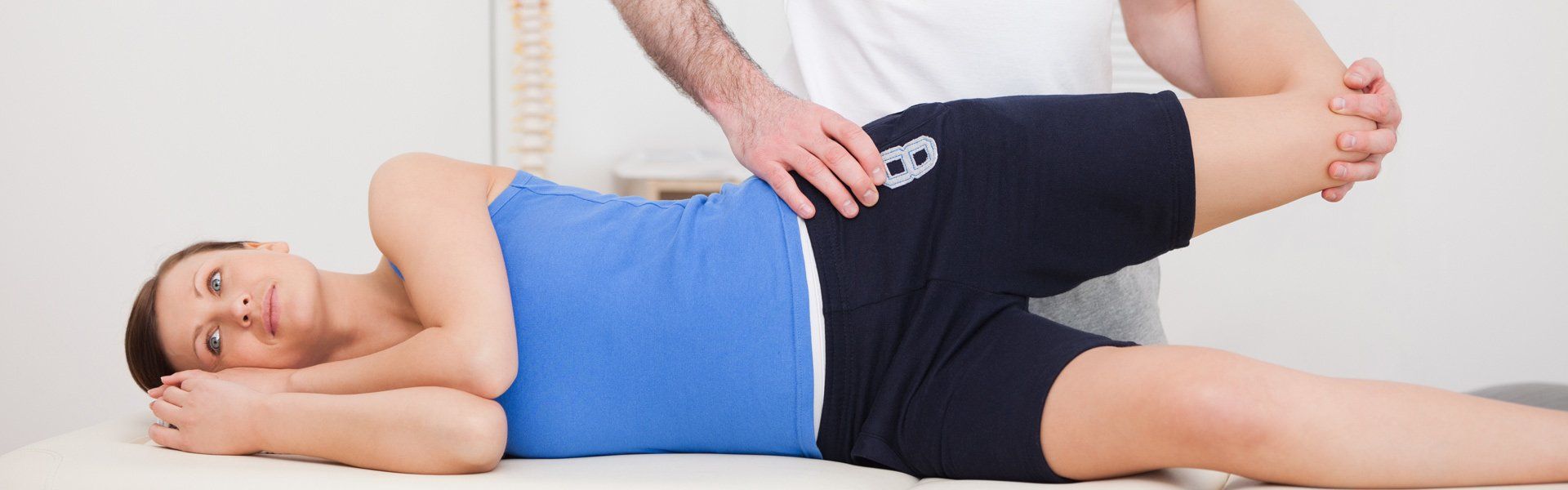 chiropractor manipulating the leg of woman macquarie osteopaths chiropractor manipulating the leg of woman