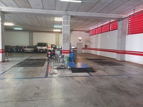 interno di un centro revisioni
