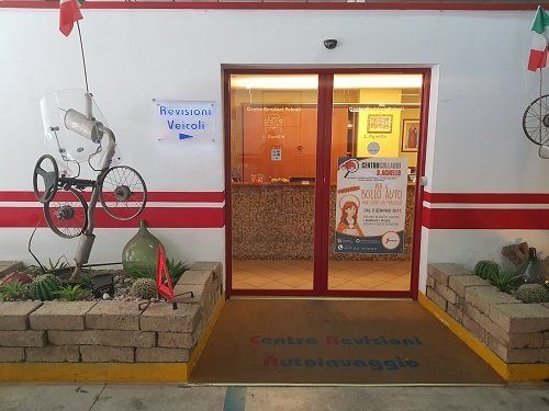 Ingresso di un'officina meccanica