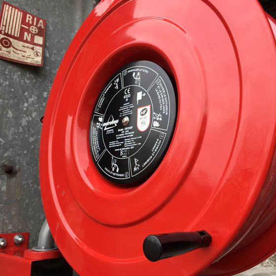 Un robinet d’incendie armé sur poteau