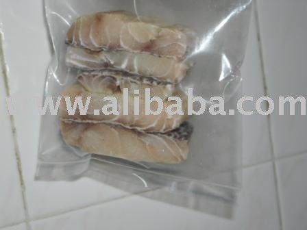 Vacuum-sealed package containing sliced fish fillets. 