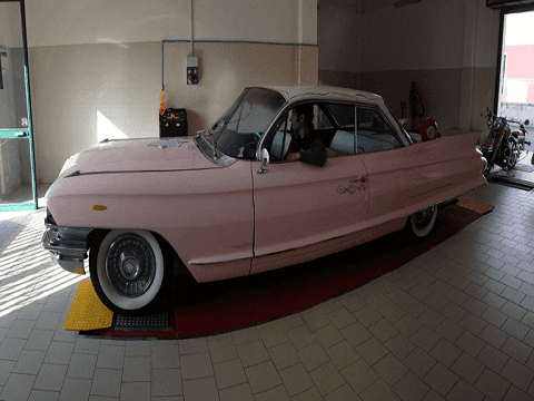 Auto d'epoca durante revisione