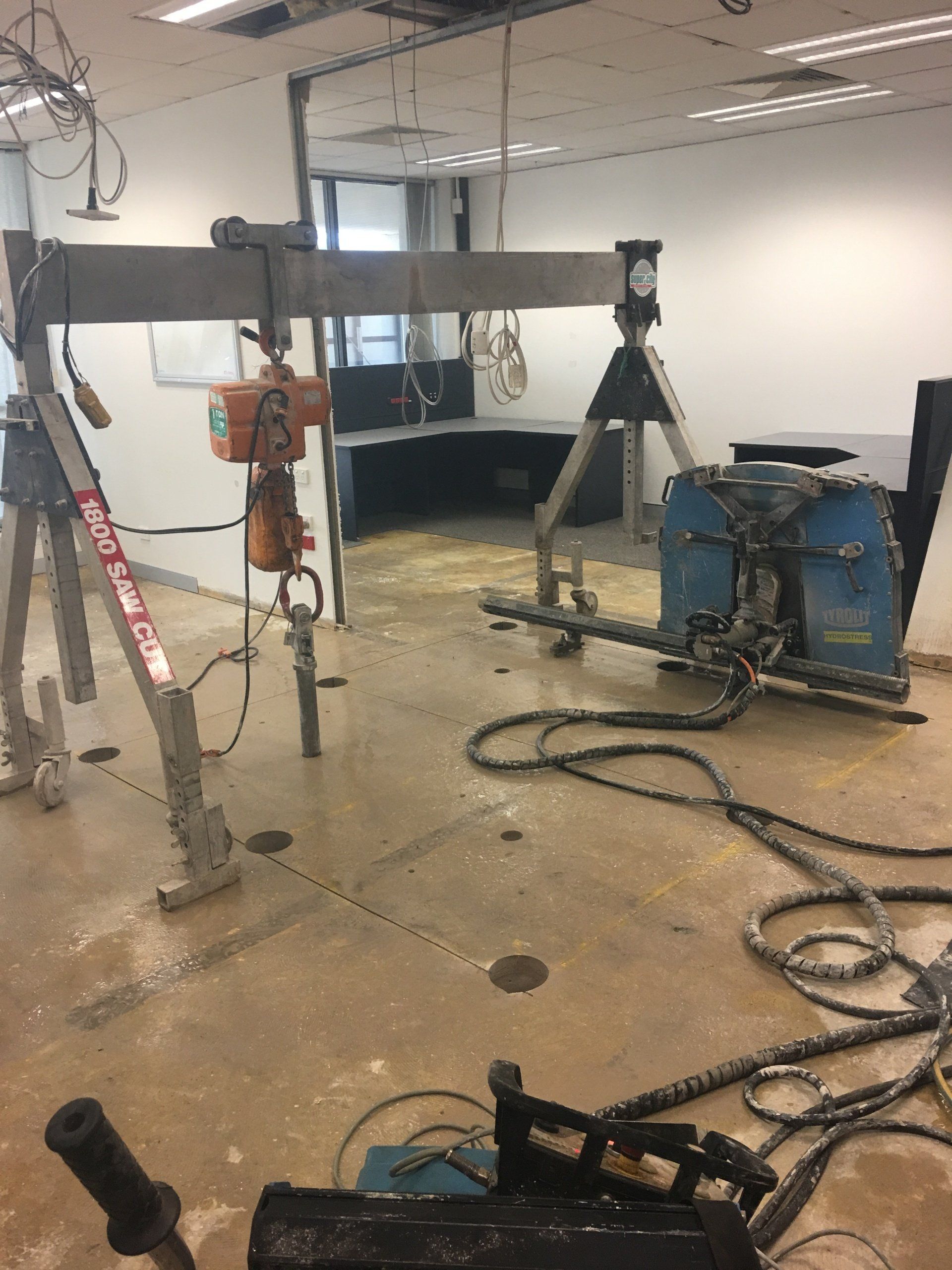 Hydraulic Bursting And Splitting - Concrete Services In Darwin — Super City Concrete Cutting In Darwin, NT