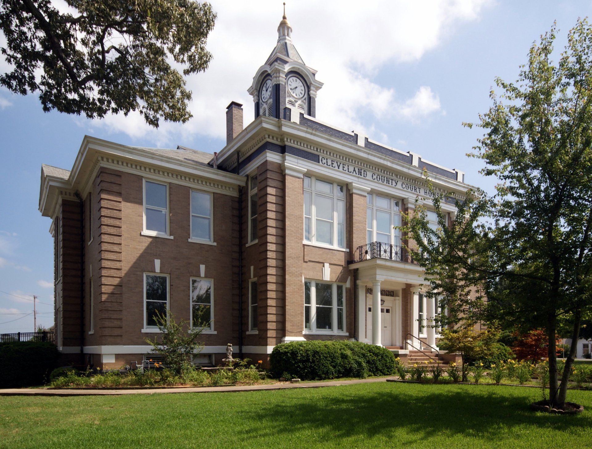 Couple Talking to Lawyer — Shelby, NC — Deaton & Biggers, PLLC Cleveland County Courthouse — Shelby, NC — Deaton & Biggers, PLLC