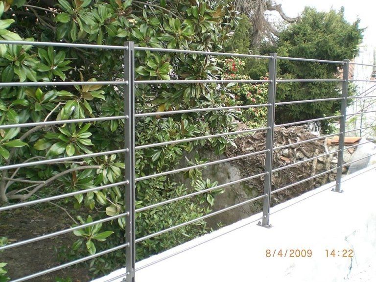 Recinzione di sicurezza con sbarre in ferro orizzontali