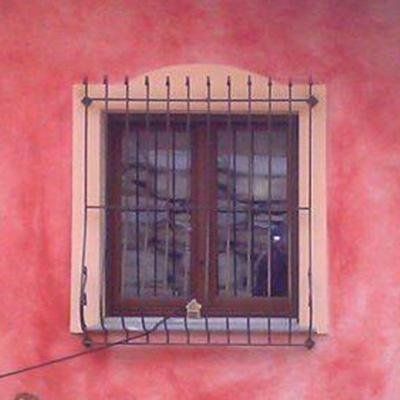 Finestra con sbarre di ferro