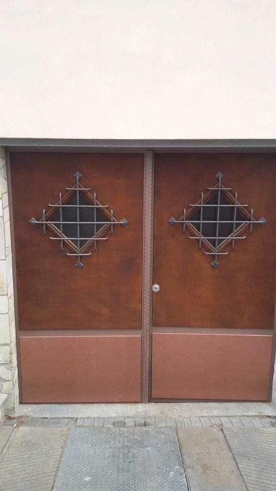 Porta con finitura in legno