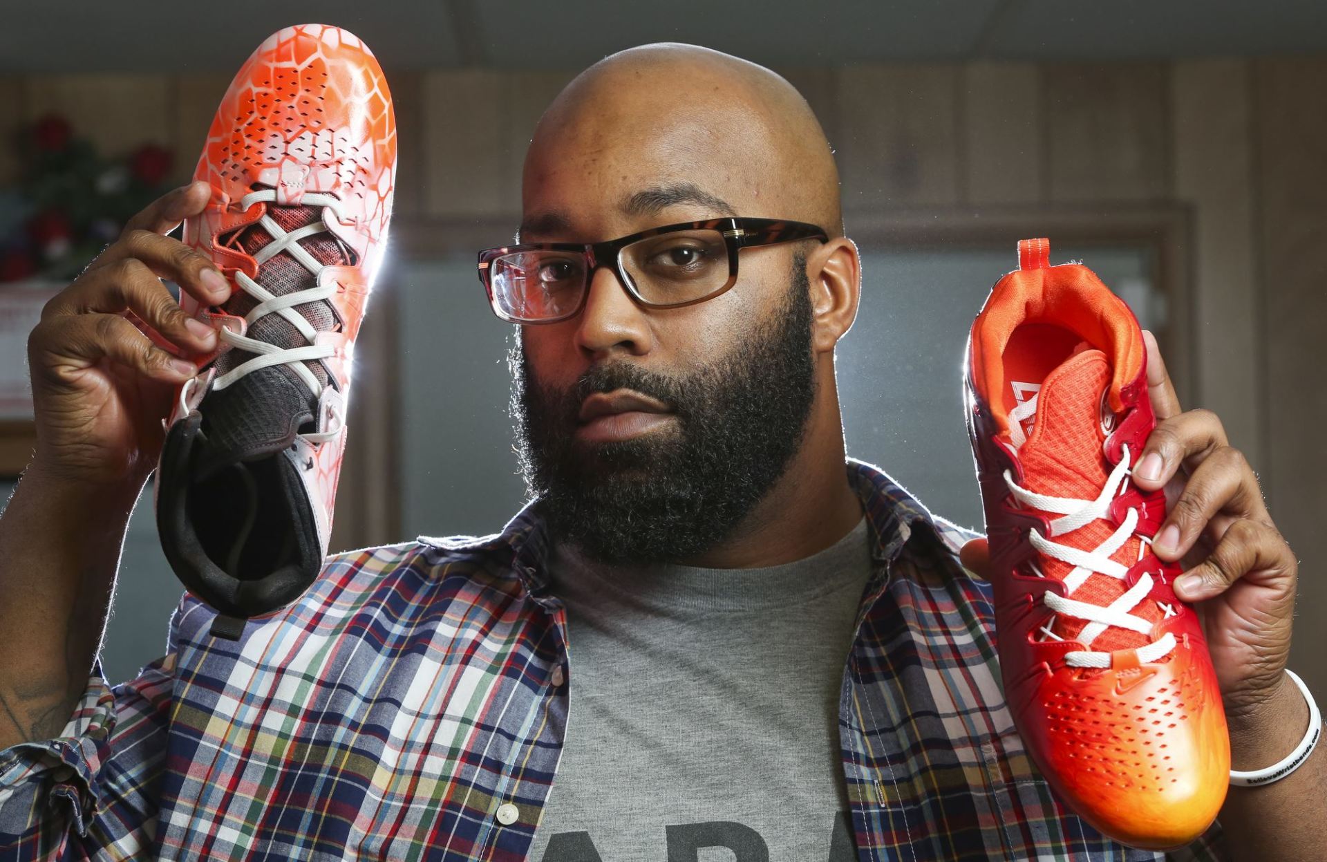 Delaware Native Eric Dorsey Paints For NFL Players