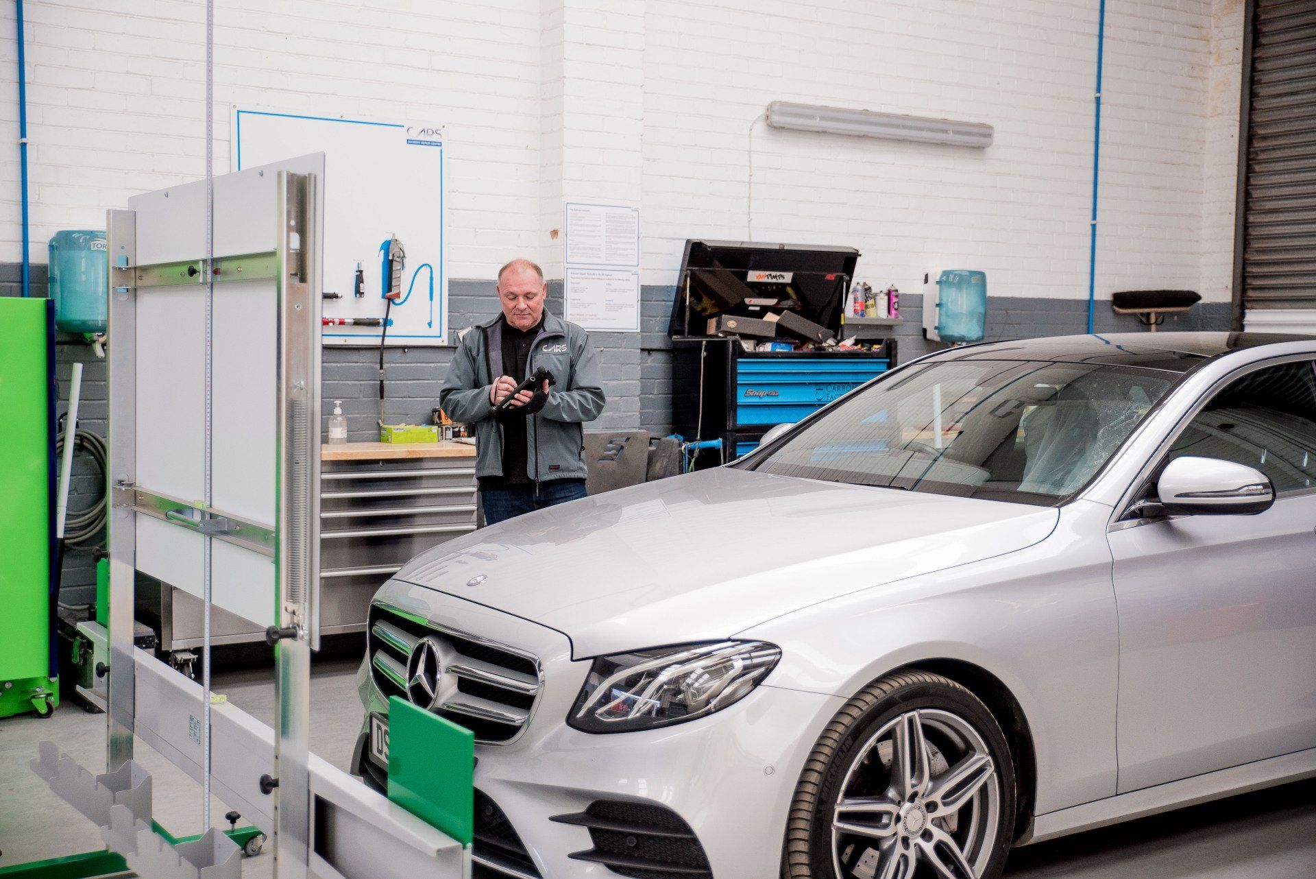 Mercedes looking brand new.