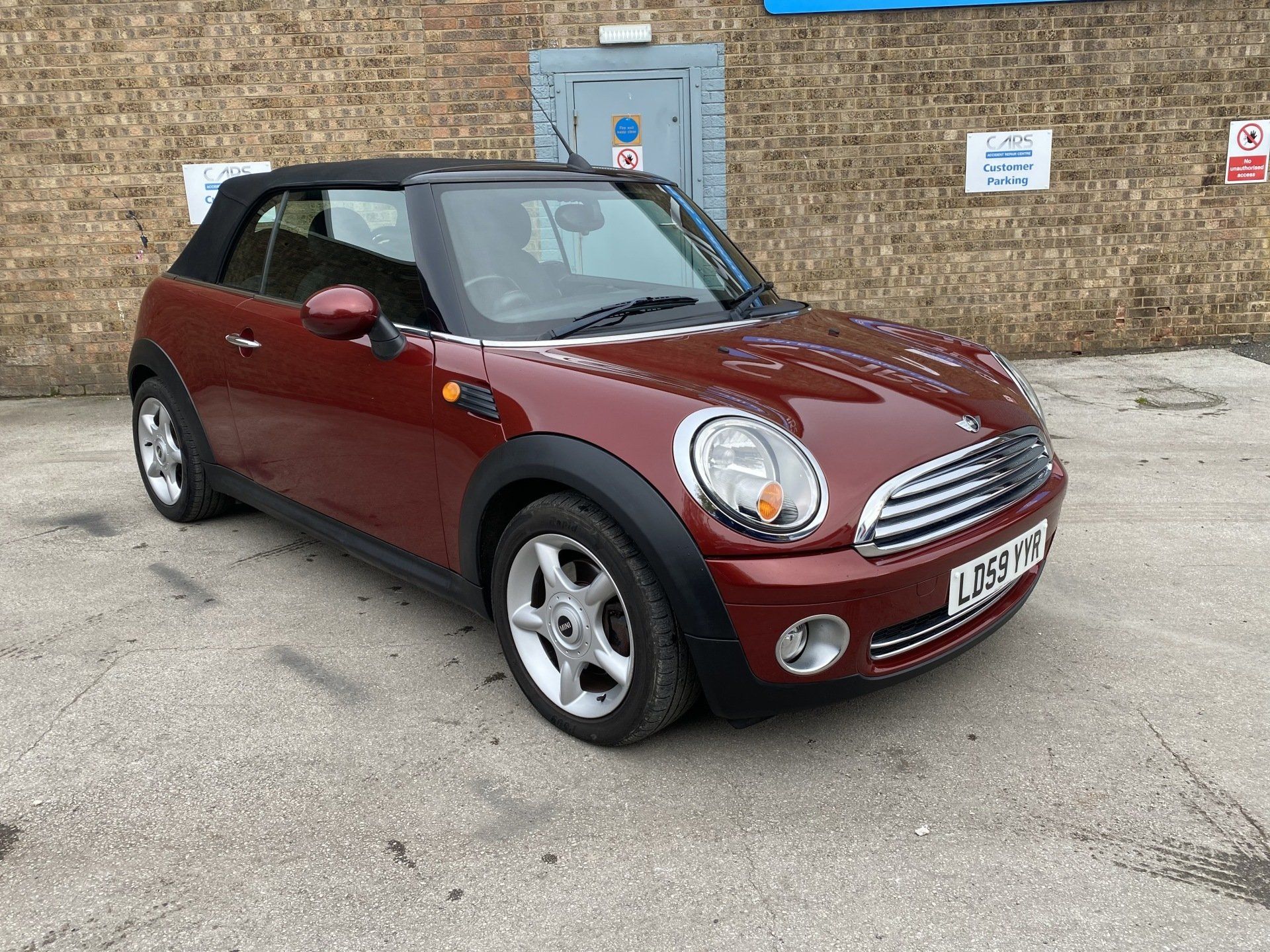 Explore the MINI Cooper 2dr at Cars Grimsby. A sporty compact car with standout design and enjoyable handling – available now from your local trusted dealer.