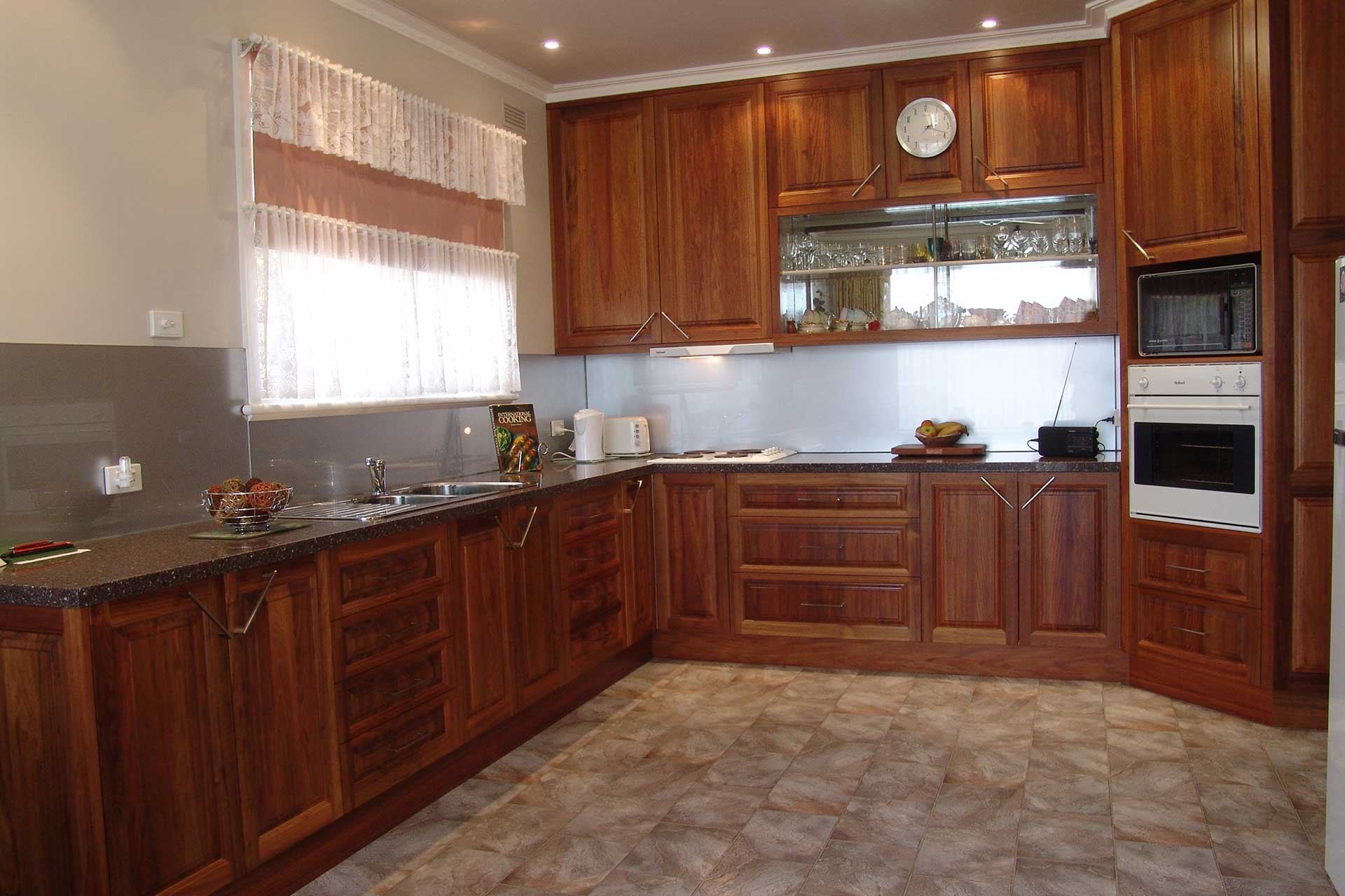 Evolution Kitchens & Cabinets - Heritage Kitchen Modern Function