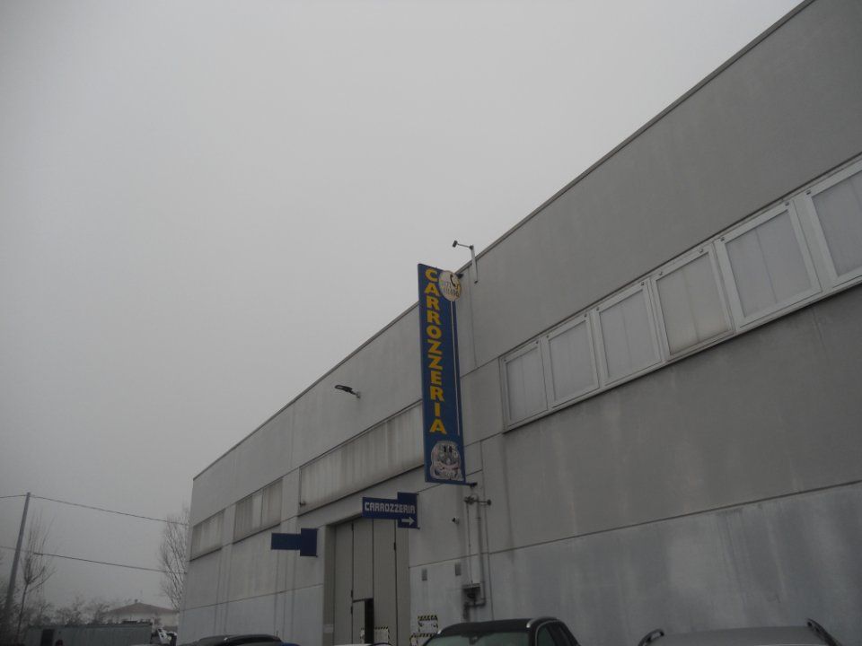 centro riparazione carrozzerie auto