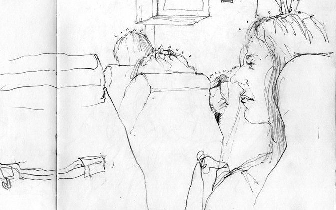 Een lijntekening van een persoon die in een trein- of busstoel zit en met een serieuze uitdrukking uit het raam kijkt.