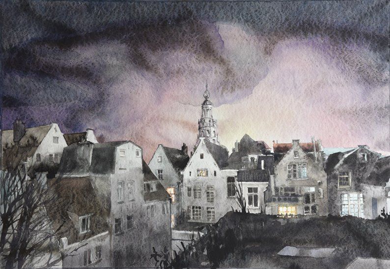 Amsterdam, 1 januari 2020, de achterkant van de Binnenkant ( Aquarel 70 x 99 cm) verkocht Aquarel van een oud Europees stadje in de schemering, met donkere, dreigende wolken boven verlichte huizen en een kerktoren.