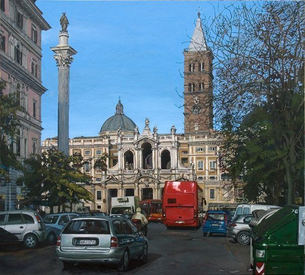 Een straatscène met een rode bus en auto's voor de Basiliek van Santa Maria Maggiore in Rome onder een helderblauwe hemel.