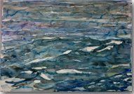 Een aquarel met gelaagde penseelstreken in blauw, grijs en wit, die een rimpelend wateroppervlak suggereren.