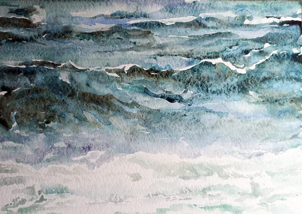 Een abstract aquarel schilderij van een woelige, stormachtige zee in tinten blauw, grijs en wit, met expressieve penseelstreken.