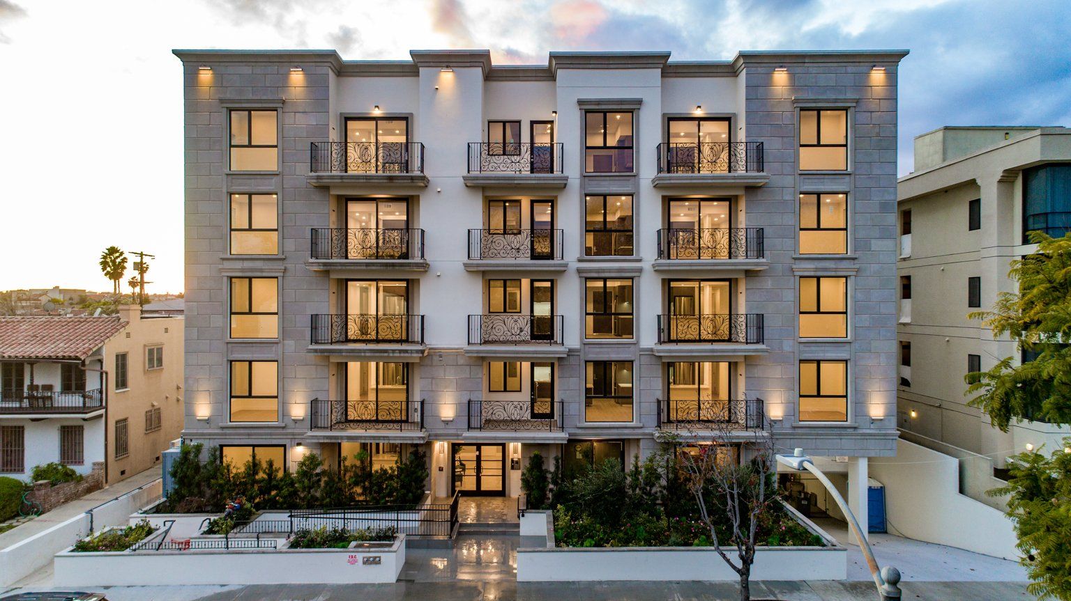 909 LE DOUX exterior