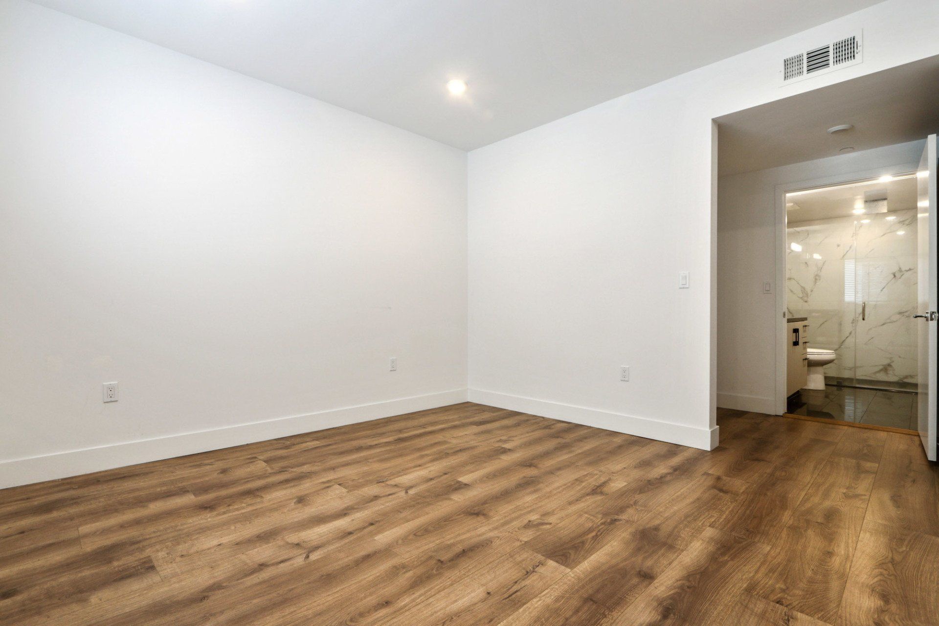 905 ARDMORE interior