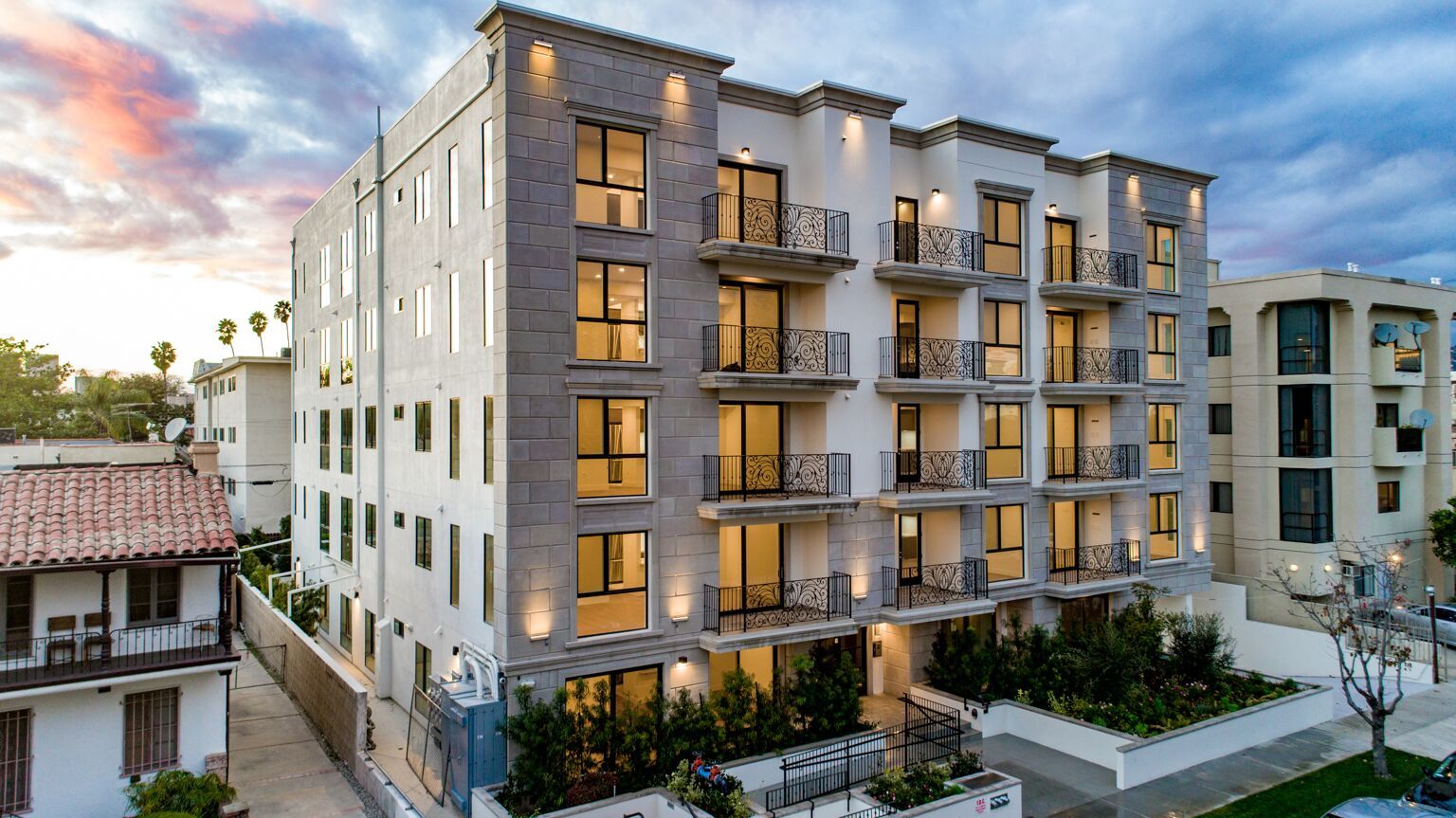 Image of exterior 909 Le Doux