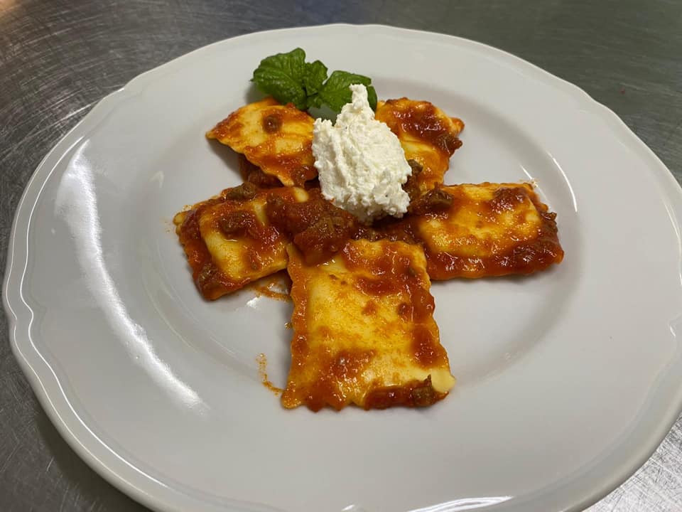 ravioli al sugo