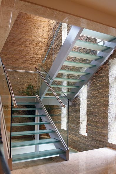 Scala con gradini in vetro