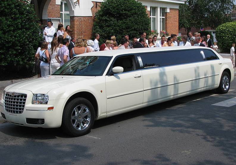 crysler 300 white limo los angeles ca