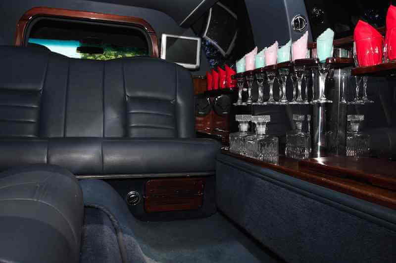 white stretch limo rental los angeles