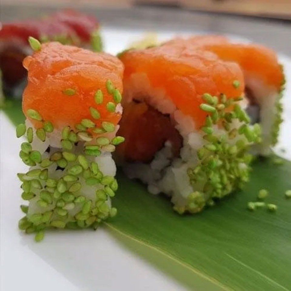 Sushi con salmone