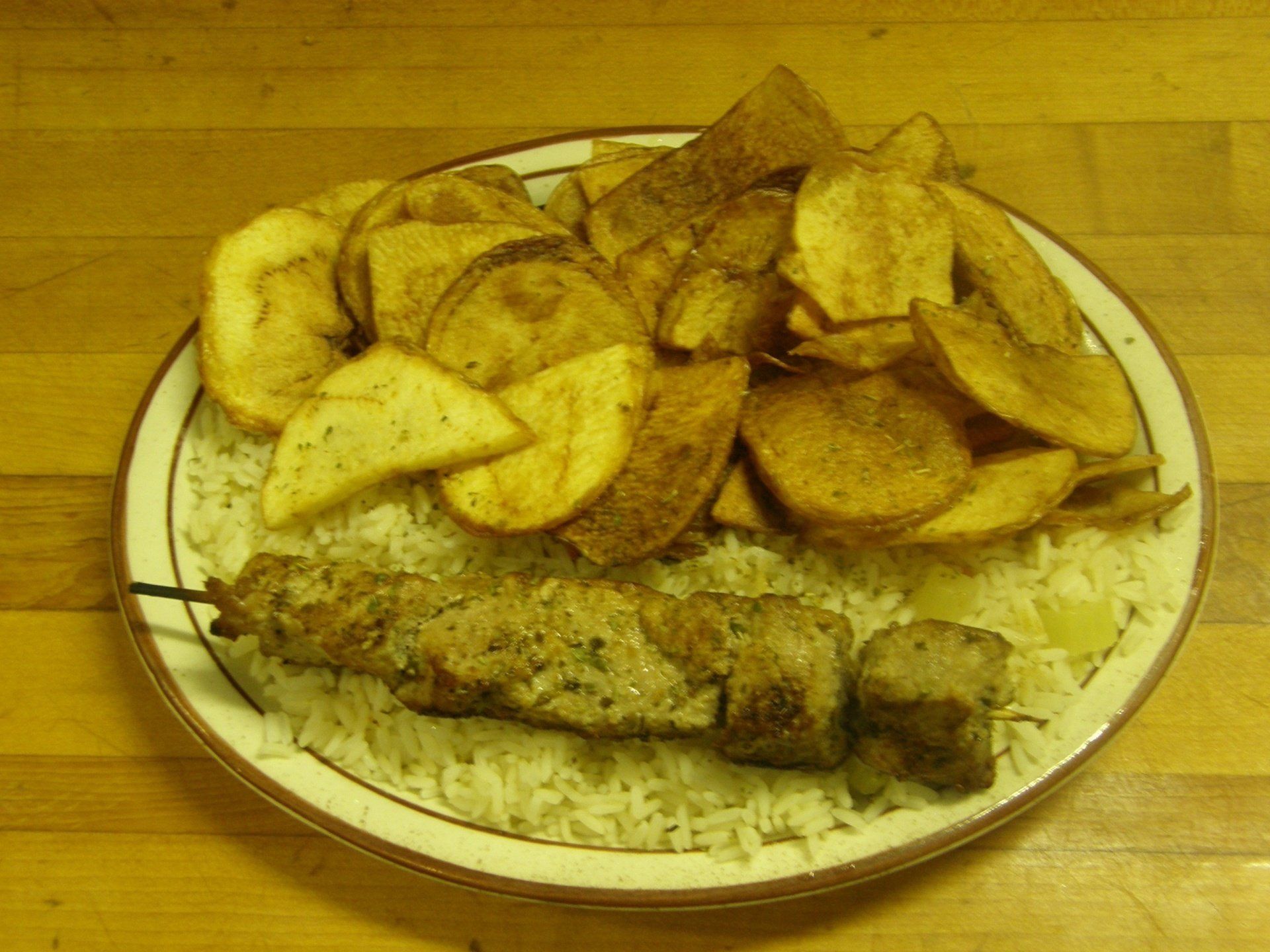 brochettes grecques aux pommes de terre et riz