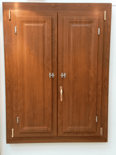 finestra in pvc con scuretti interni