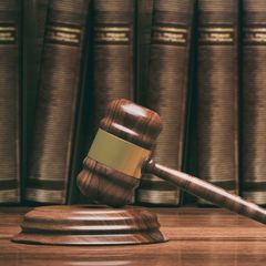 judge gavel and law books