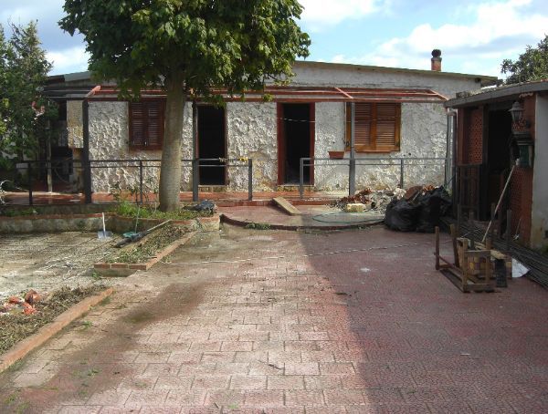 villa in fase di ristrutturazione