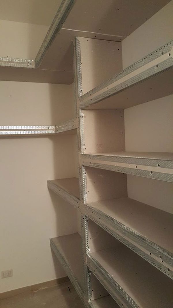 costruzione di una dispensa in un'abitazione privata