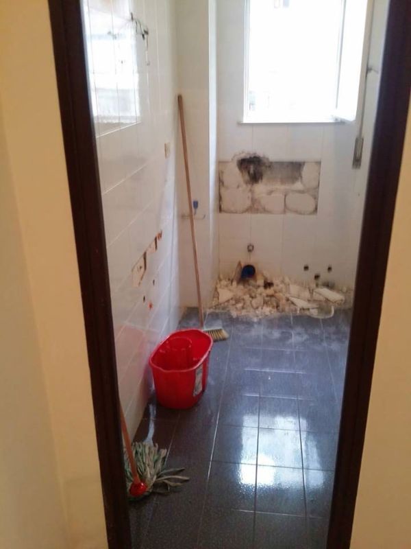 piccolo bagno in fase di ristrutturazione