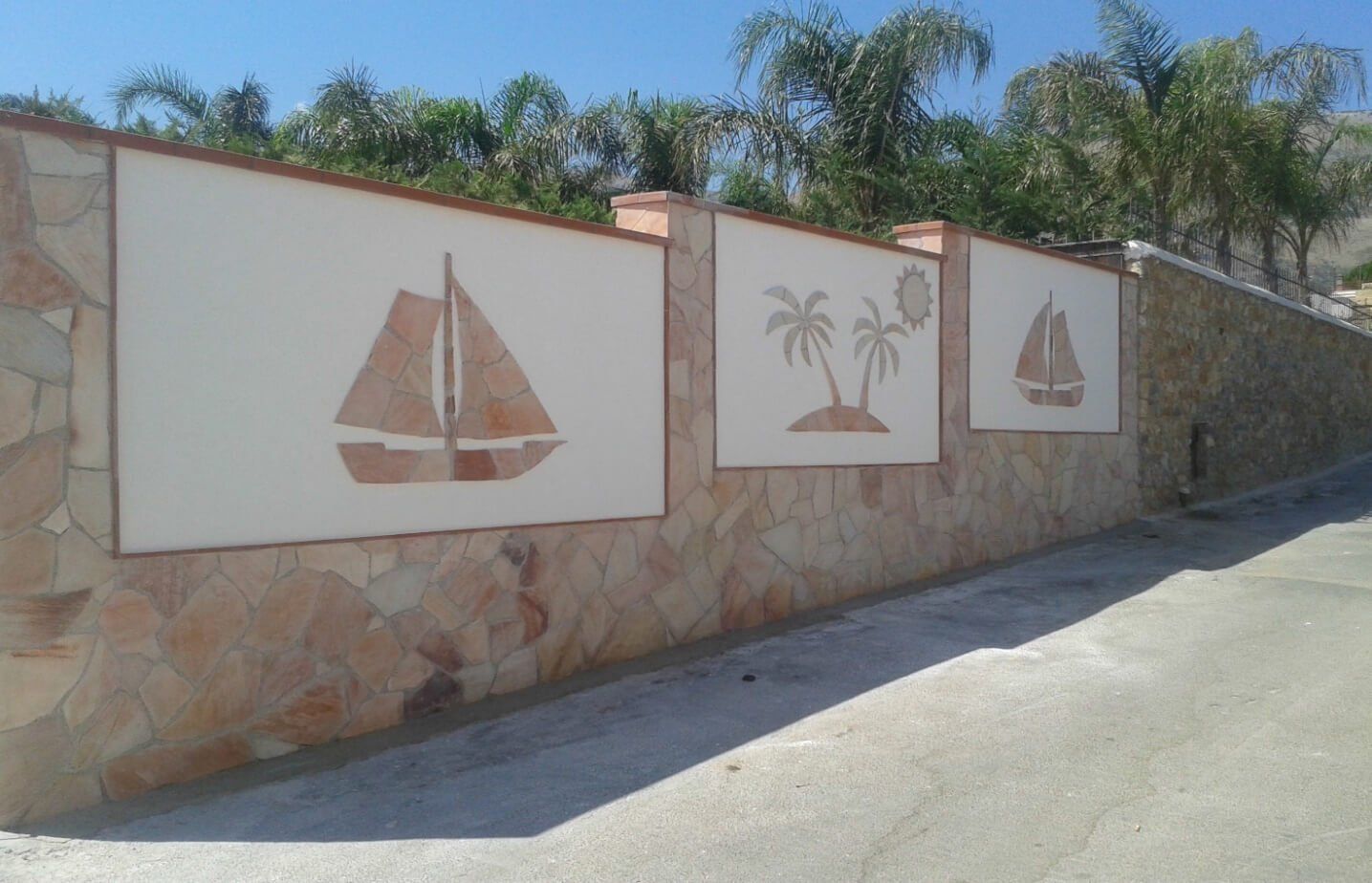 muro esterno con decorazioni